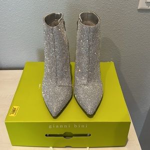 BRAND NEW IN BOX: Gianni Bini rhinestone Annina booties. Size 8